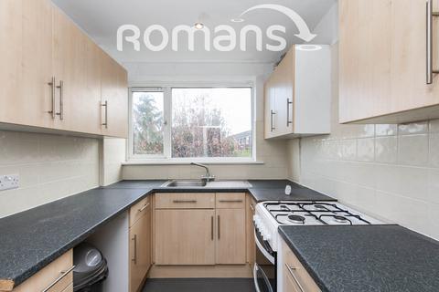 1 bedroom in a house share to rent, Dollis Drive, Farnham, GU9