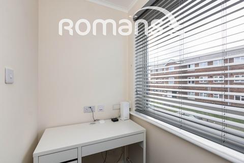 1 bedroom in a house share to rent, Dollis Drive, Farnham, GU9