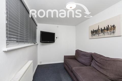 1 bedroom in a house share to rent, Dollis Drive, Farnham, GU9