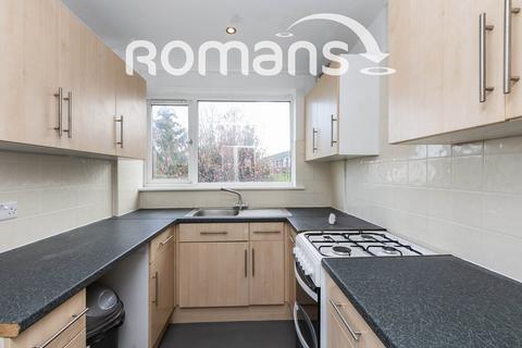 1 bedroom in a house share to rent, Dollis Drive, Farnham, GU9