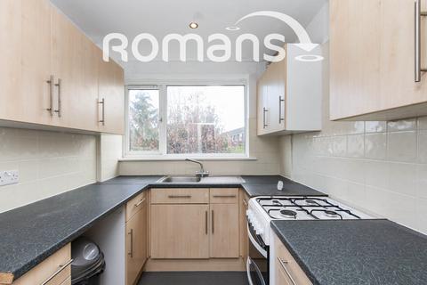 1 bedroom in a house share to rent, Dollis Drive, Farnham, GU9