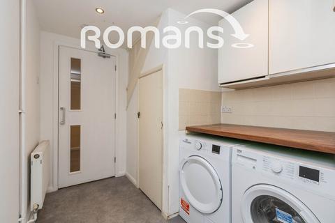 1 bedroom in a house share to rent, Dollis Drive, Farnham, GU9