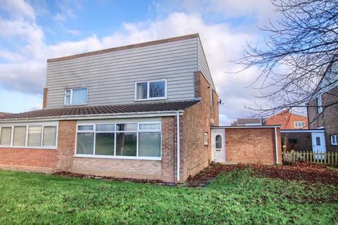 3 bedroom semi-detached house to rent, Ashdown Close, Thornaby