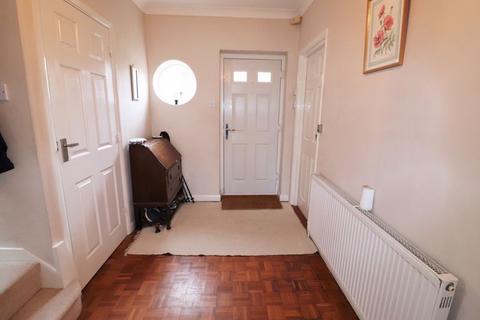 3 bedroom detached house for sale, Church Close, Clapham