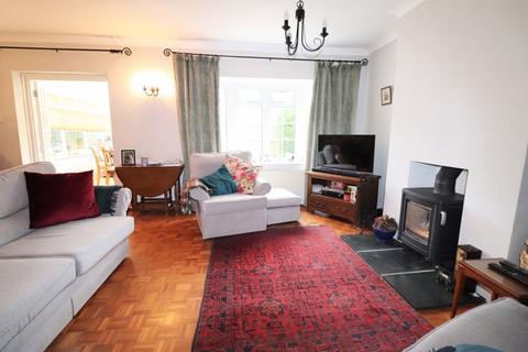 3 bedroom detached house for sale, Church Close, Clapham