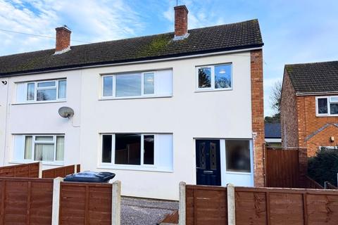 3 bedroom semi-detached house to rent, Badminton Road, Gloucester