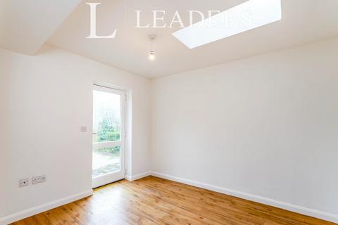 2 bedroom detached house to rent, Sack Lane, PO1