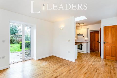 2 bedroom detached house to rent, Sack Lane, PO1