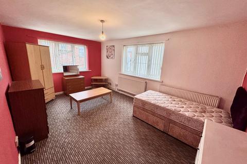 1 bedroom in a house share to rent, Bentinck Road, NG7