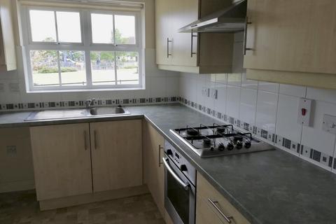 2 bedroom semi-detached house to rent, The Glades, Hinchingbrooke Park