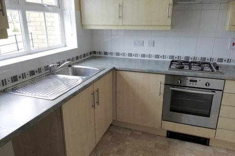 2 bedroom semi-detached house to rent, The Glades, Hinchingbrooke Park