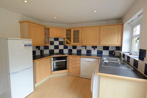 2 bedroom end of terrace house to rent, Chineham Close Fleet