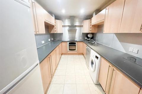 4 bedroom apartment to rent, North Row, Central Milton Keynes