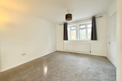 3 bedroom semi-detached house to rent, Waterloo Road, Wokingham