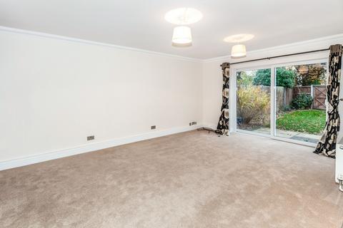 3 bedroom terraced house to rent, Ruddlesway