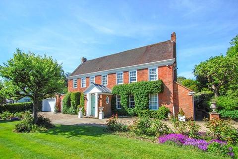 5 bedroom detached house for sale, Woodhill Avenue, Gerrards Cross