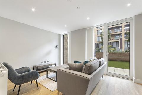 3 bedroom maisonette for sale, Greyhound Parade, London SW17