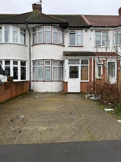 4 bedroom semi-detached house to rent, UB1 2PB