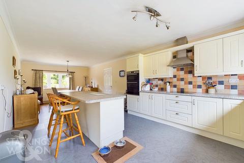 4 bedroom detached house for sale, The Street, Winfarthing, Diss