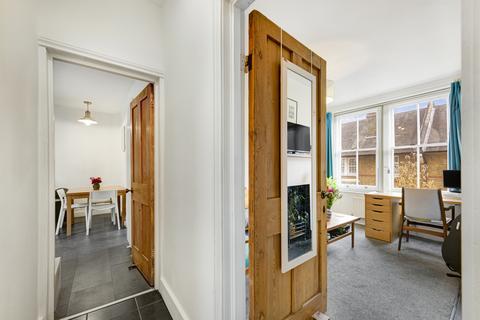 6 Chapter Chambers, London, SW1P 4NR