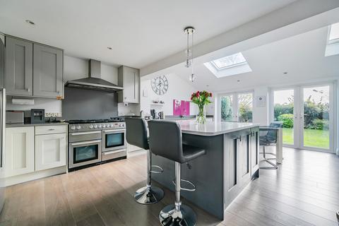 5 bedroom detached house for sale, Blakes Road, Reading RG10