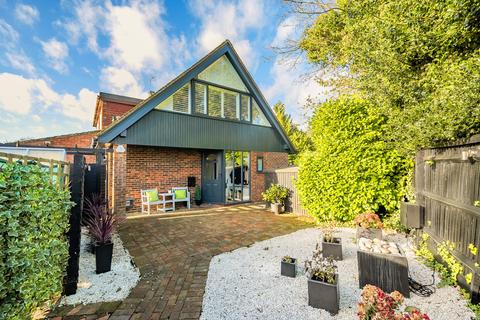 5 bedroom detached house for sale, Blakes Road, Reading RG10