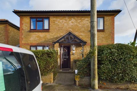 2 bedroom maisonette to rent, Barton Road, Dartford DA4