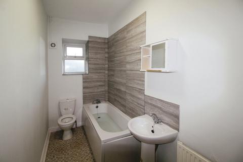 3 bedroom house to rent, Kiln Lane, Glossop SK13