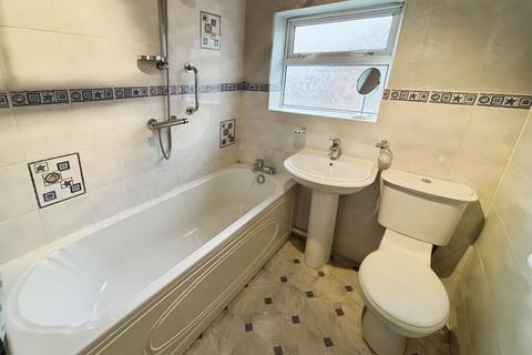 12 Balmoral Avenue, Hyde, SK14 5HY