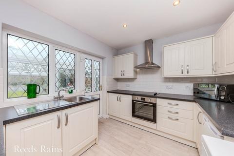 2 bedroom bungalow for sale, Victoria Road, Cheshire SK10