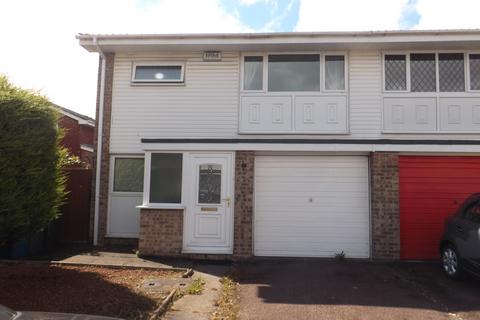 3 bedroom semi-detached house to rent, Dale Close, Nottingham NG2