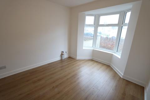 3 bedroom terraced house to rent, Grove Road, Grays