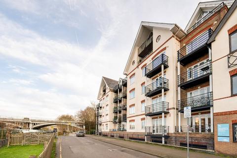 2 bedroom flat for sale, Osiers Court, Kingston, Kingston upon Thames, KT1