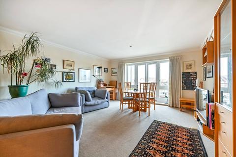 2 bedroom flat for sale, Osiers Court, Kingston, Kingston upon Thames, KT1