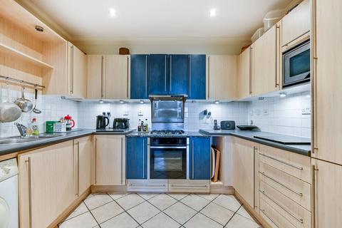 2 bedroom flat for sale, Osiers Court, Kingston, Kingston upon Thames, KT1