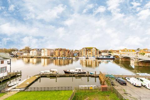 2 bedroom flat for sale, Osiers Court, Kingston, Kingston upon Thames, KT1