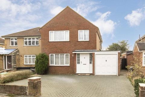 3 bedroom detached house to rent, Garside Close, Hampton TW12