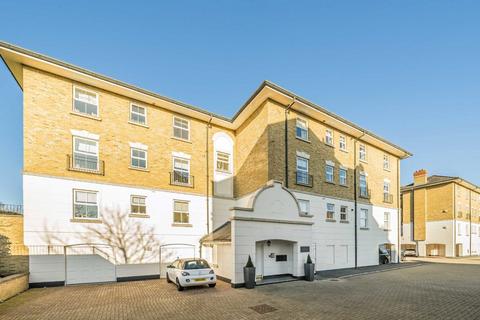 2 bedroom flat for sale, Clearwater Place, Surbiton KT6