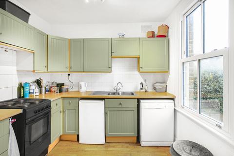 3 bedroom maisonette for sale, Badminton Road, London, SW12