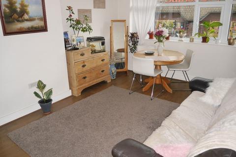 2 bedroom maisonette to rent, High Street, West Wickham BR4