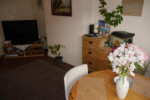 2 bedroom maisonette to rent, High Street, West Wickham BR4