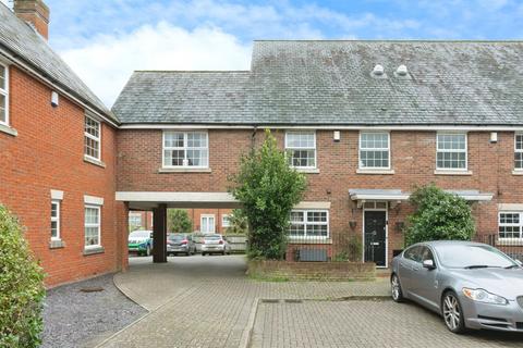 4 bedroom link detached house for sale, Bernardines Way, Buckingham MK18