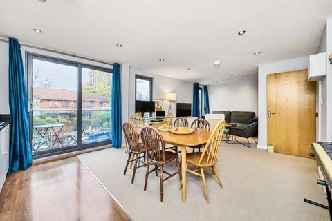 2 bedroom flat for sale, Spurstowe Terrace, London E8