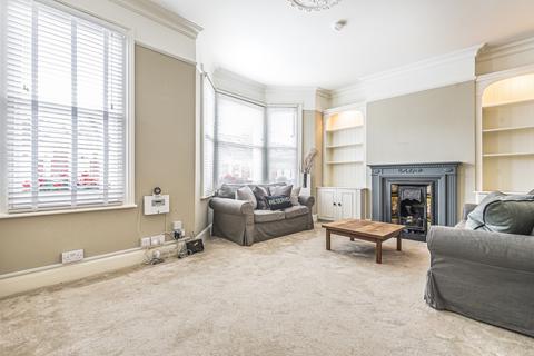 3 bedroom apartment to rent, Broxash Road London SW11