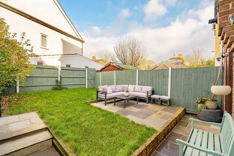 5 bedroom semi-detached house for sale, Upper Sunbury Road, Hampton TW12