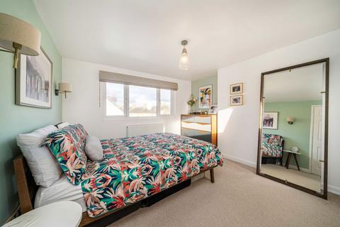 24 Upper Sunbury Road, Hampton, TW12 2DL