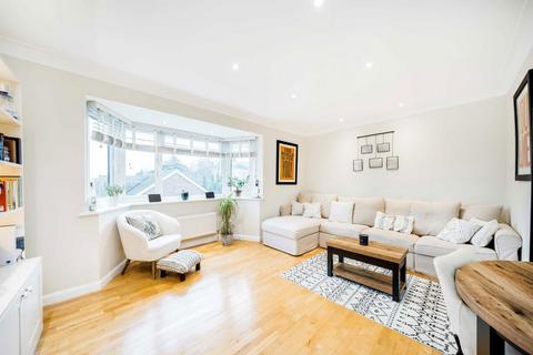 2 bedroom flat for sale, Oakenshaw Close, Surbiton KT6