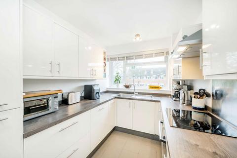 2 bedroom flat for sale, Oakenshaw Close, Surbiton KT6