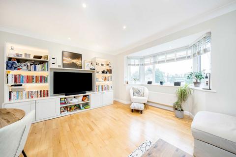 2 bedroom flat for sale, Oakenshaw Close, Surbiton KT6