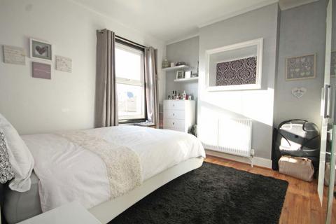 1 bedroom flat for sale, Hook Road, Surbiton KT6